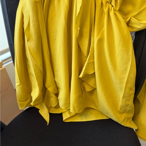 Andrea Iyamah size 6 (S) NWT Bright Yellow Long Sleeve romper with shorts - Picture 14 of 15